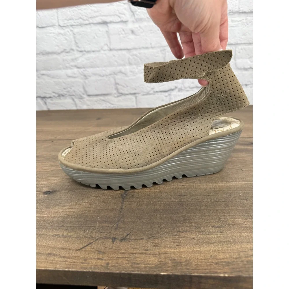 FLY London Taupe Perforated Wedge Sandals EU 39 Comfort Boho Lagenlook Shoes